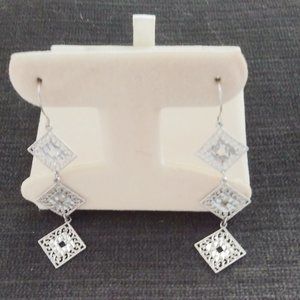 10K White Gold Dangle Earrings